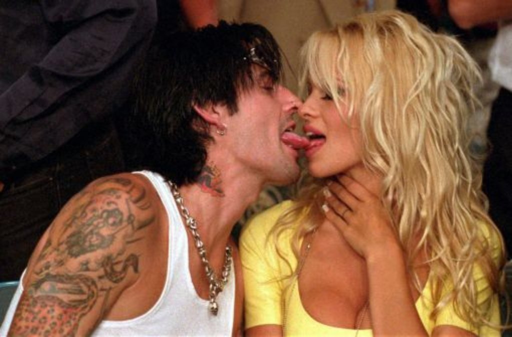 Ein Hochzeitsporno war nur einer der Skandale, die die Ehe von Pamela Anderson und Tommy Lee ausmachten. 1998 trennten sich die Baywatch-Nixe und der "Mötley Crüe"-Drummer.