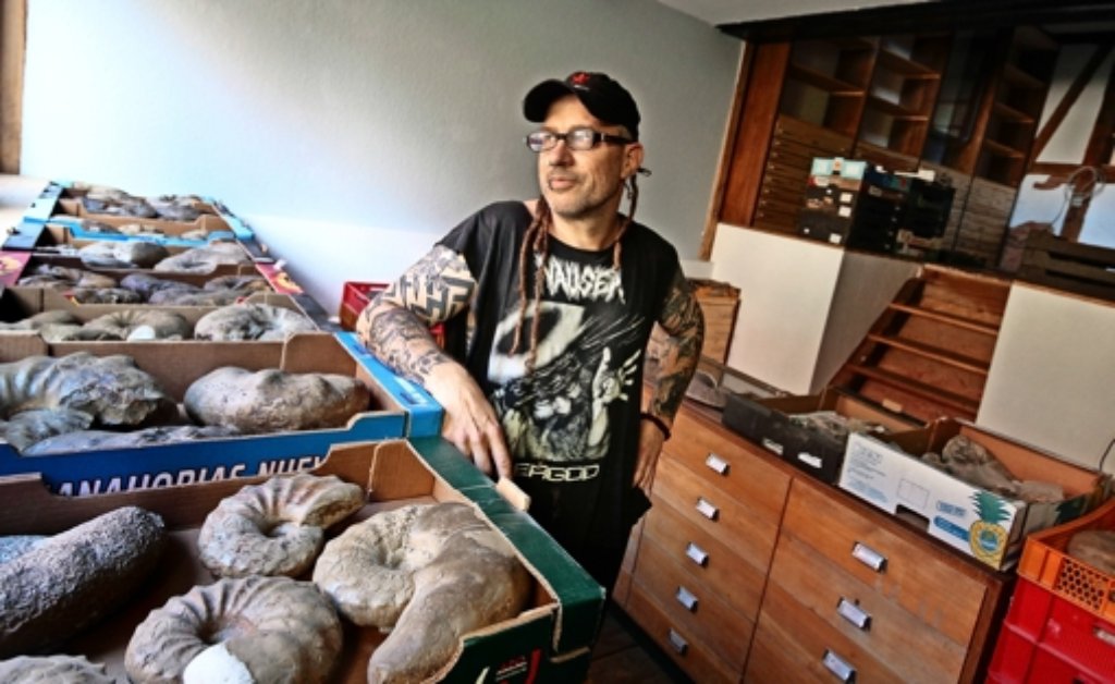 Oliver Schmidt steht zu seiner Vergangenheit als Punk und hat schon 3000 Versteinerungen gesammelt. Foto: factum/Granville
