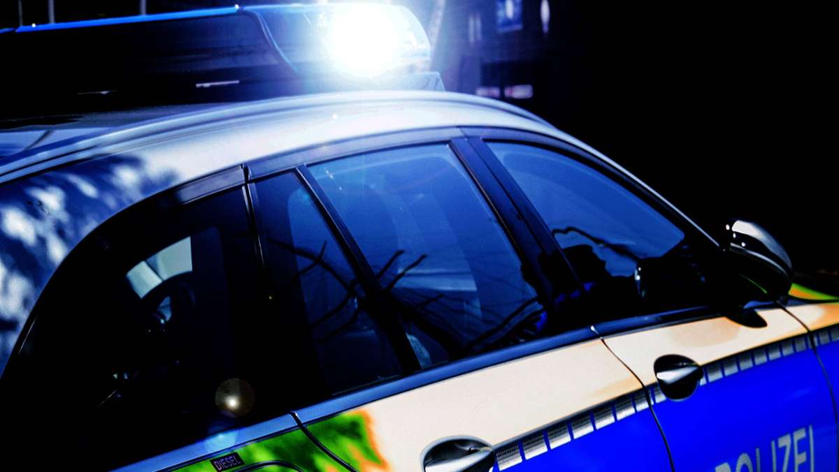 Raub in Stuttgart: Rätselhafter Überfall auf Seniorin an der Haustür