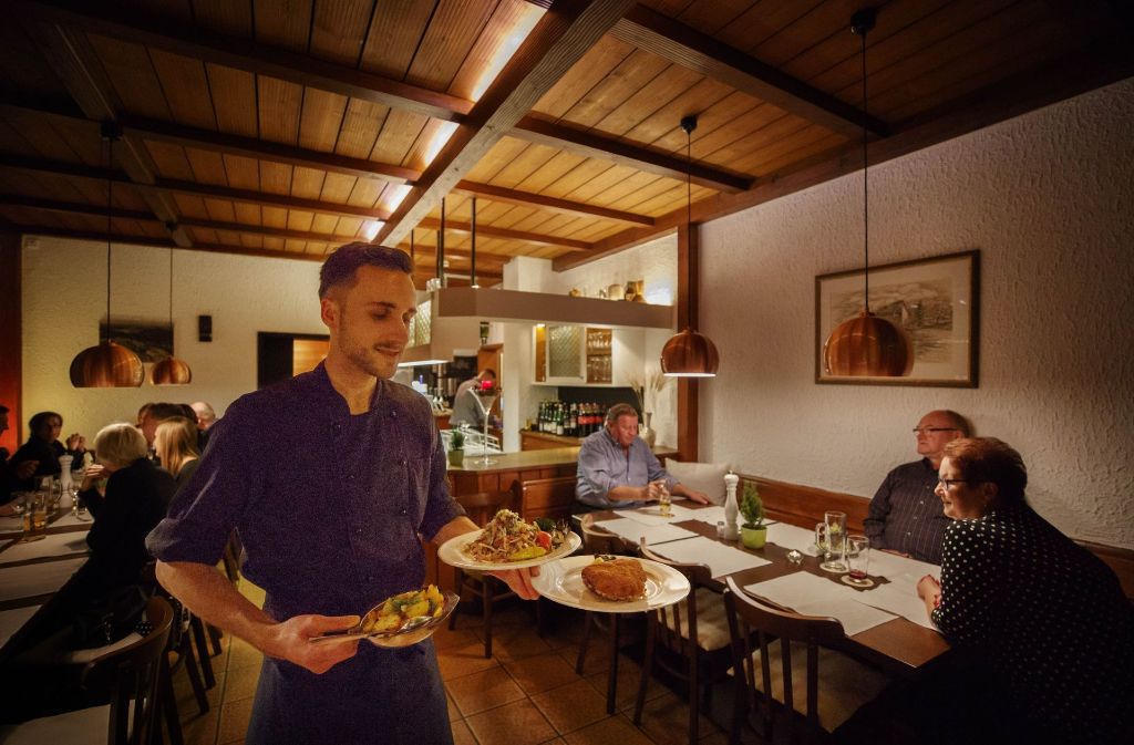 Im Winterbacher Teilort Engelberg setzt Michael Oehmig auf junge schwäbische Küche. Wir haben das traditionsreiche Lokal unter neuer Führung getestet und einen Favoriten auf der Speisekarte ausgemacht. Hier geht es zum Test.