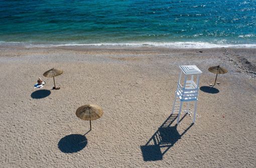 Strand in Griechenland (Symbolbild) Foto: dpa/Lefteris Partsalis