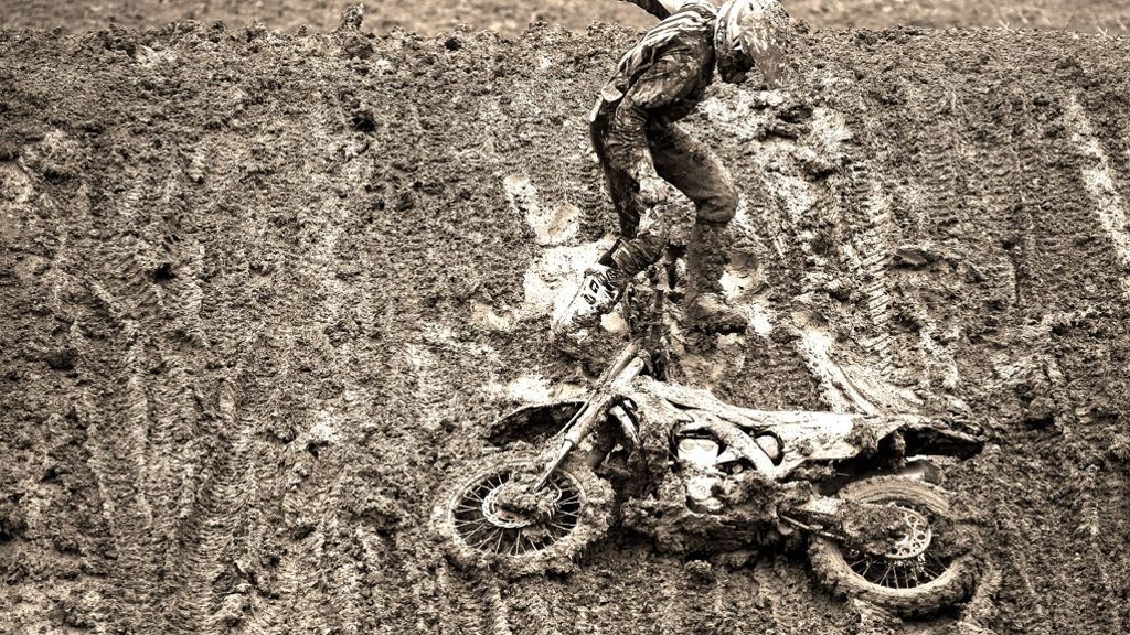 Motocross: Schlammschlacht mit Motorrad