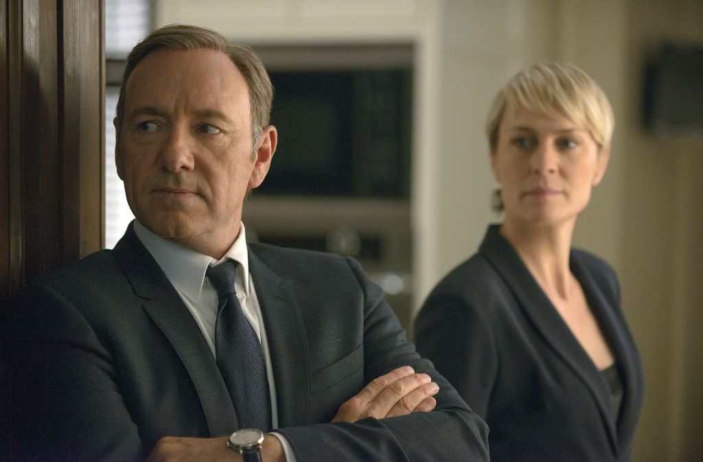30. Mai: Die fünfte Staffel des Politthrillers „House of Cards“ läuft zunächst nur in Amerika bei Netflix. Deutsche Fans müssen sich noch gedulden oder Frank und Claire Underwood bei dem Bezahlsender Sky zusehen.