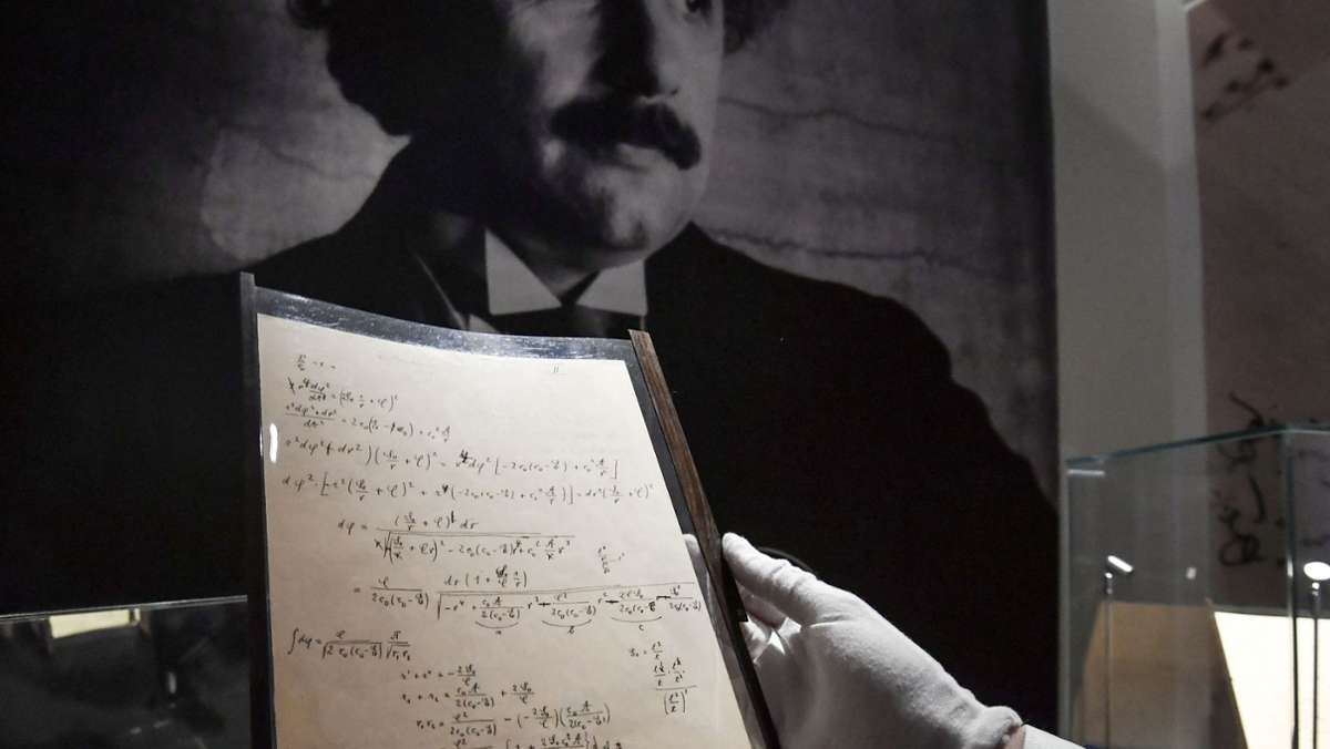  Ein ganz besonderes Manuskript des weltberühmten Physikers Albert Einstein wechselt nun für 11,6 Millionen Euro den Besitzer, wie das französische Auktionshaus Christie’s mitteilt. 