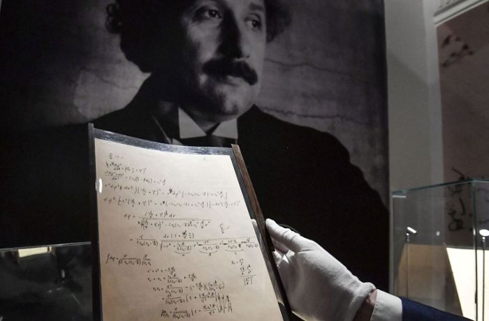 Manuskript von Einstein für Millionen versteigert