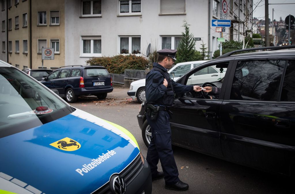 Die Polizeibhörde greift nach Ansicht des Fuss e. V. zu selten gegen Falschparker durch. Foto: Lichtgut/Achim Zweygarth