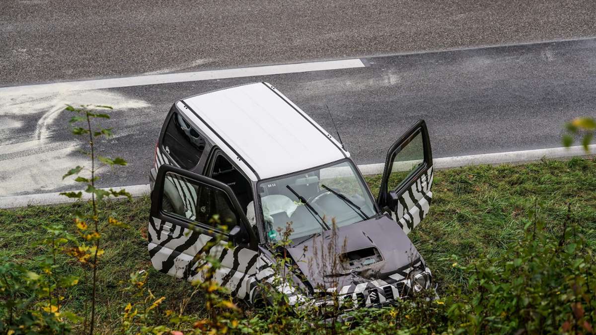 Auffahrunfall auf der B10 bei Plochingen: Geländewagen kracht in Pannenfahrzeug