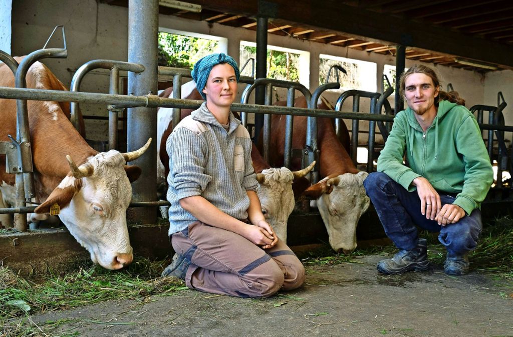 Anna Laura Hübner und Lukas Dreyer sind überzeugt: Kühe brauchen Hörner zum Kommunizieren.