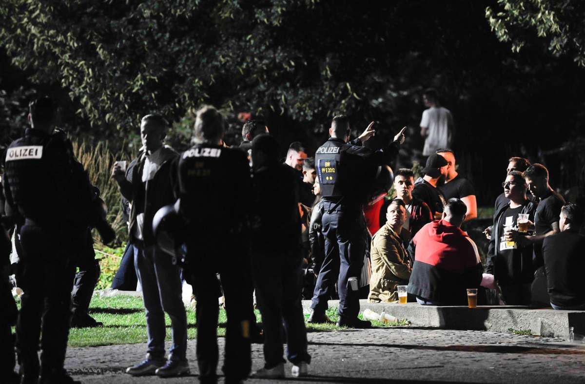 Seit der Krawallnacht ist die Polizei verstärkt im Schlossgarten im Einsatz. Foto: Lg/Max Kovalenko (Archiv)