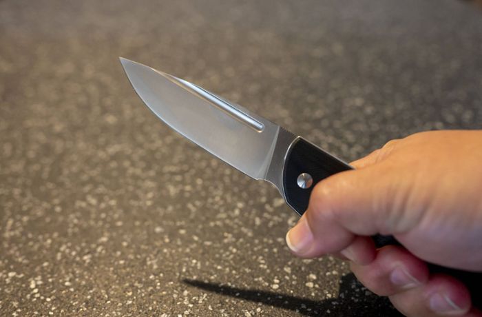 Mann soll zwei Kinder mit Messer bedroht haben