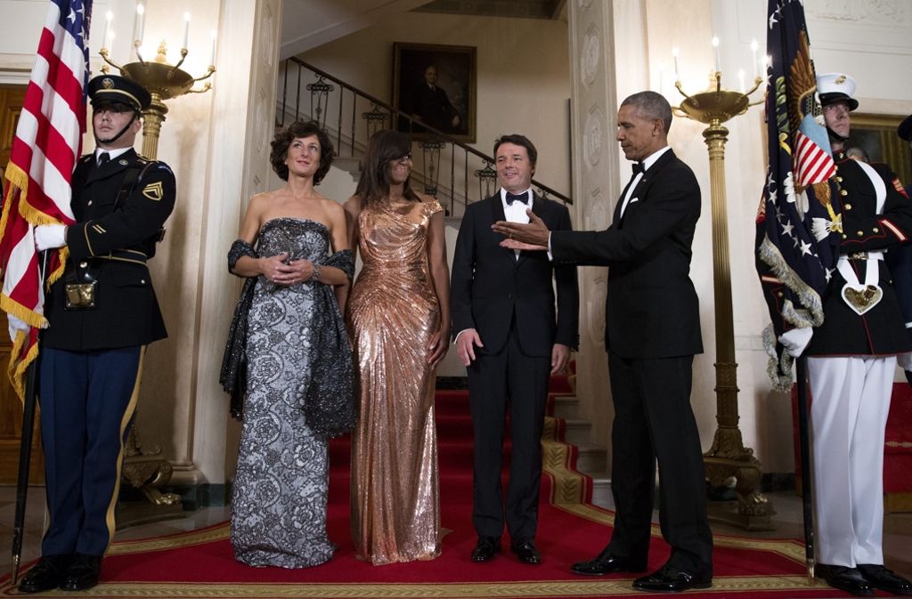 Darf auch nicht fehlen: Aufstellen fürs Pressefoto. Von links nach rechts: Agnese Landini, Michelle Obama, Matteo Renzi, Barack Obama.