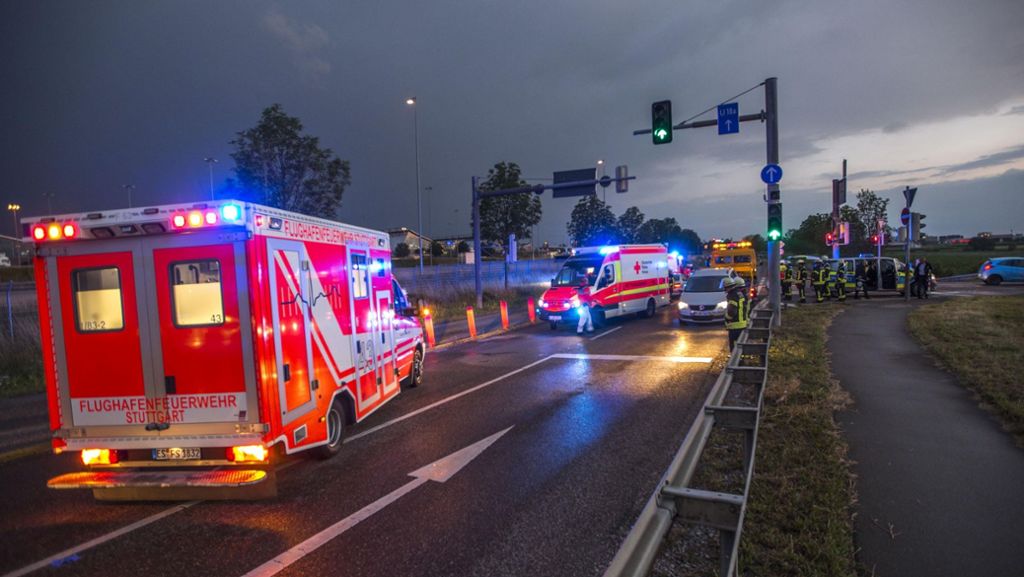 Leinfelden-Echterdingen: Sechs Verletzte nach Unfall