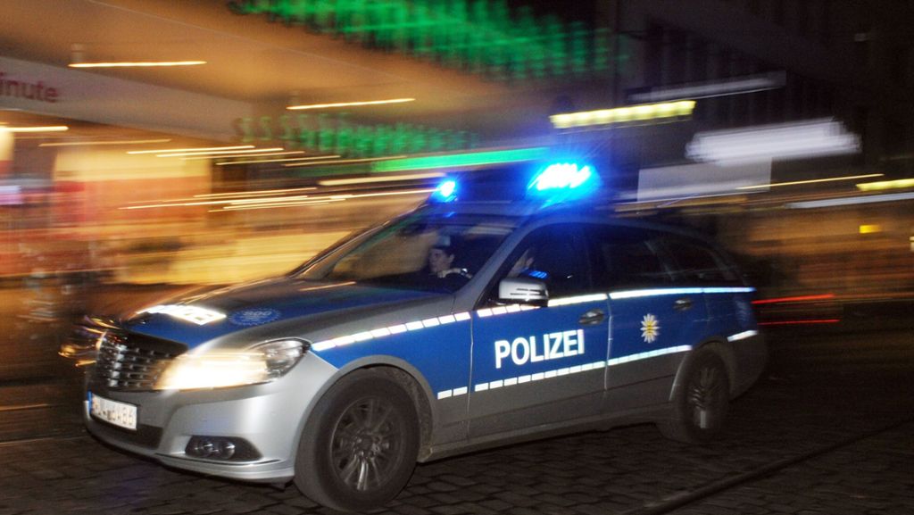 Esslingen: Polizisten beleidigt und angegriffen