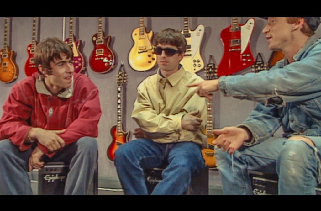 Die erfolgreichen Brüder Liam (Mi.) und Noel Gallagher (li.) in der TV-Show „The Beat“