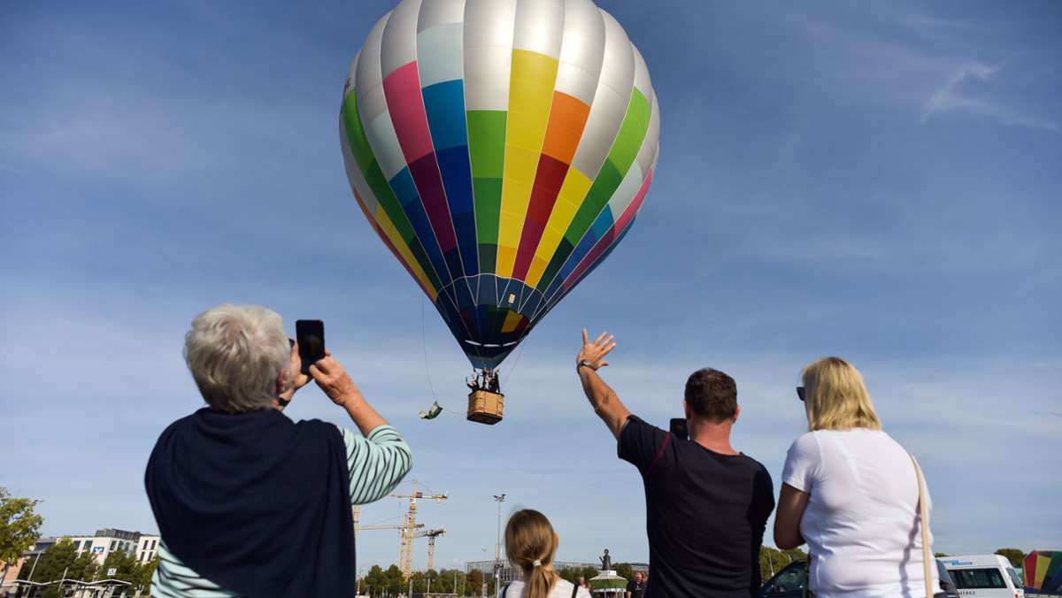 Event auf dem Cannstatter Wasen: Heißluftballons über Stuttgart