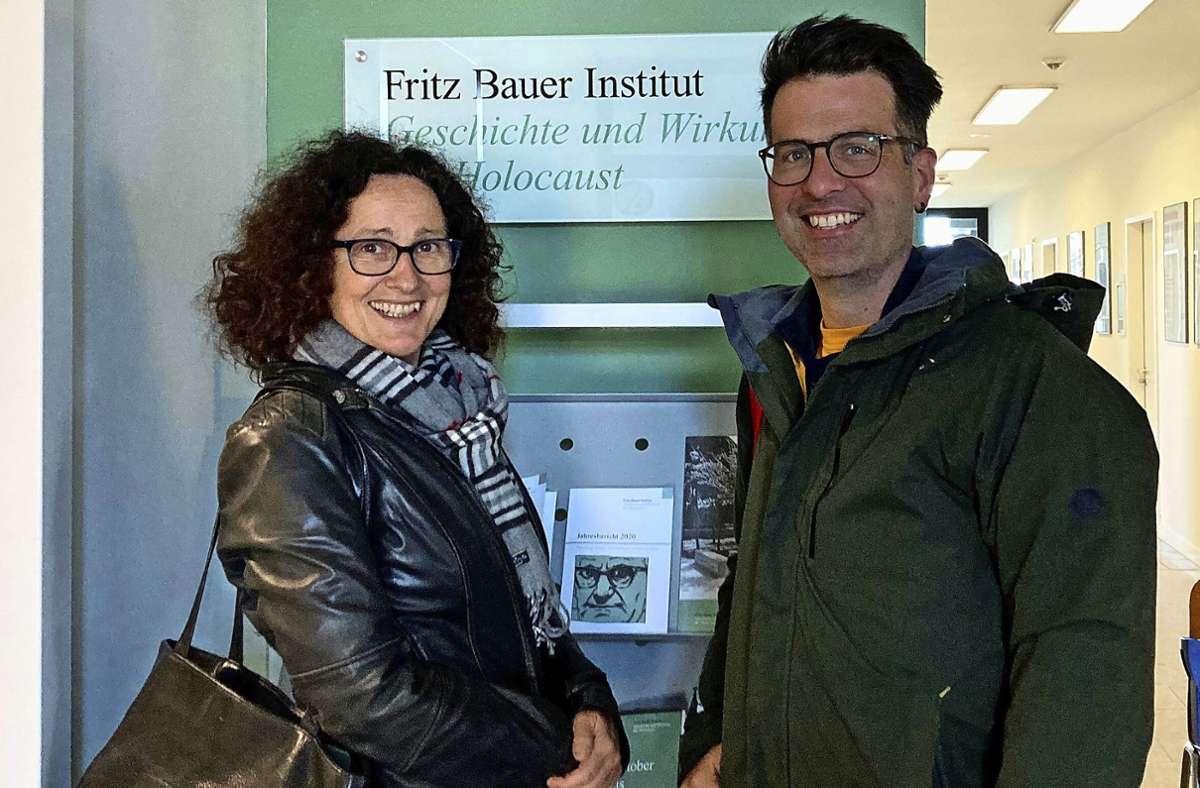 Im Fritz-Bauer-Institut haben Anette Heiter und Patrick Bach recherchiert. Die Frankfurter Institution unterstützt Schulen bei der inhaltlichen Begleitung des Musical-Projekts. Foto: oh