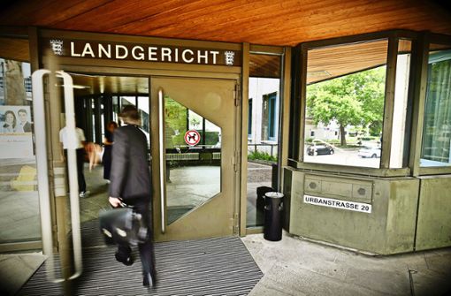 Vor dem  Landgericht Stuttgart wurden erschütternde Details des Totschlags im betreuten Wohnen des Alexanderstifts Großerlach bekannt (Symbolbild). Foto: Weingand / STZN