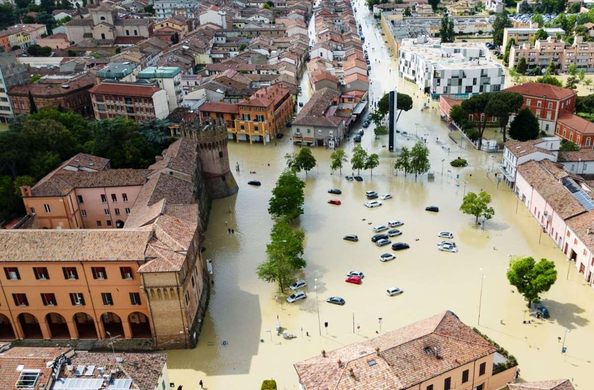 Zahlreiche Ortschaften, hier Lugo, in der Emilia Romagna sind überflutet.