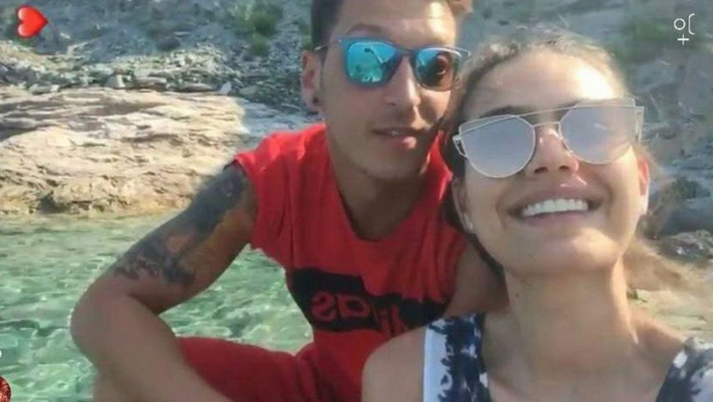 Instagram-Bilder aus dem Urlaub: Mesut Özil hat offenbar eine neue Freundin