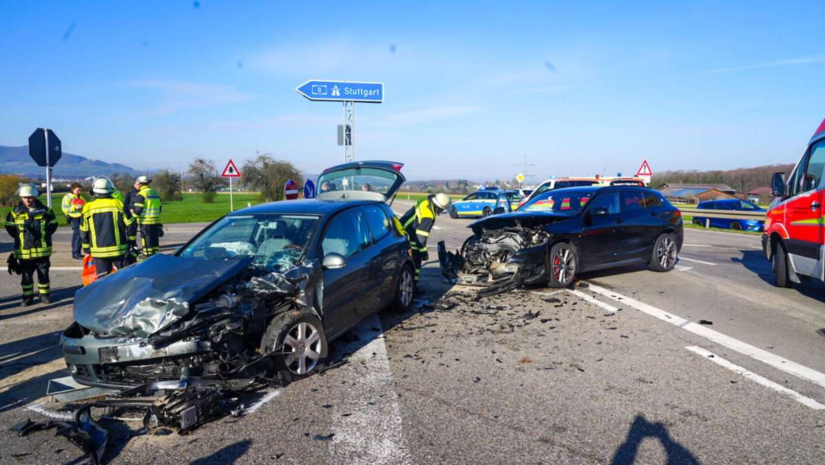 Unfall in Aichelberg: Gegenverkehr übersehen – zwei Schwerverletzte