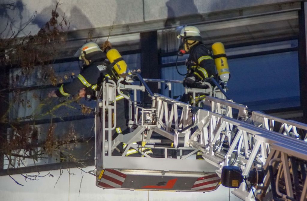 Das Gebäude wurde evakuiert. Die Feuerwehr hatte den Brand schnell unter Kontrolle.