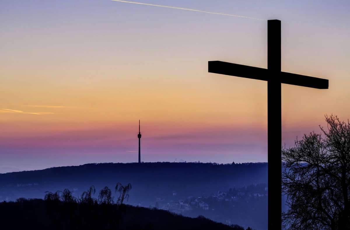 Das Christuskreuz auf dem Birkenkopf – die Kirchen sind in der Krise. Foto: imago/Arnulf Hettrich/Arnulf Hettrich