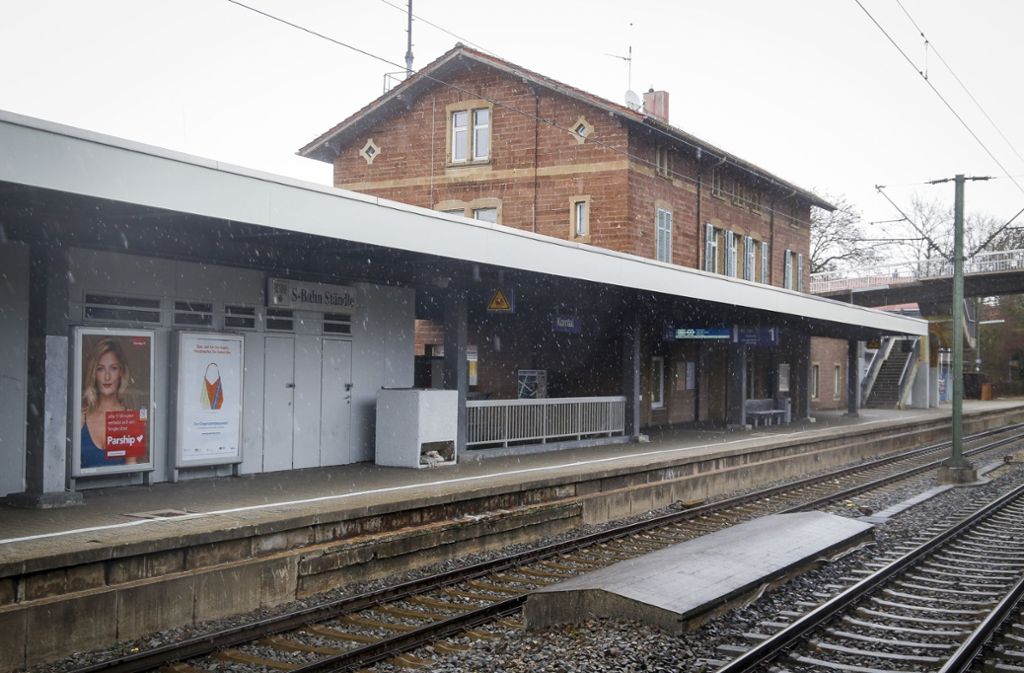 Der Korntaler Bahnhof heute – mit Schnee.