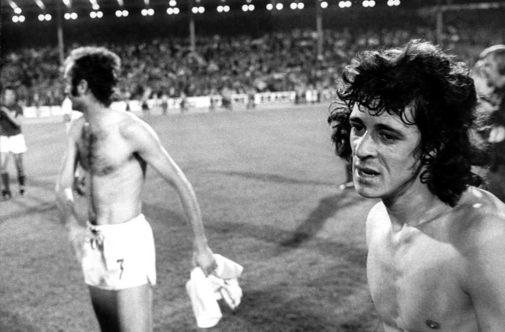 Noch ein Verteidiger: Argentiniens Fußball-Nationalspieler Enrique Wolff (re.) bei der WM 1974 in Deutschland