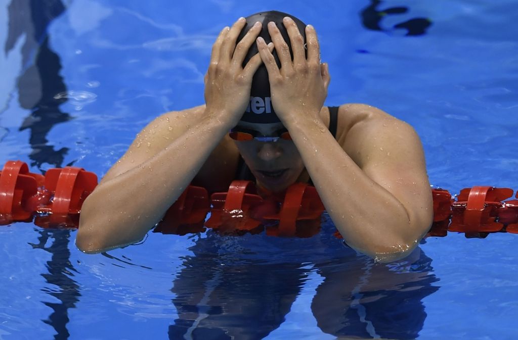 Bittere Niederlage für die deutsche Schwimmerin Franziska Hentke: Sie musste ihr Halbfinal-Aus beim 200-Meter-Schmetterlingsschwimmen erst einmal im Becken verkraften.