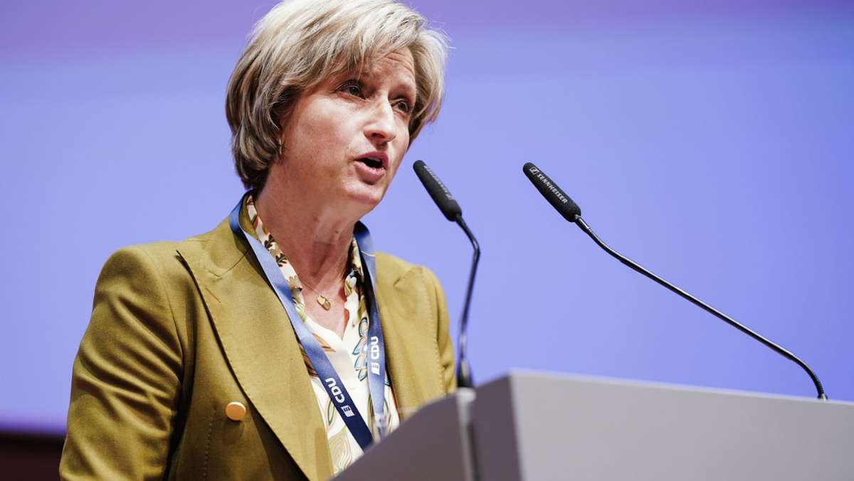 Nicole Hoffmeister-Kraut: Wirtschaftsministerin für Auskunftspflicht von Beschäftigten