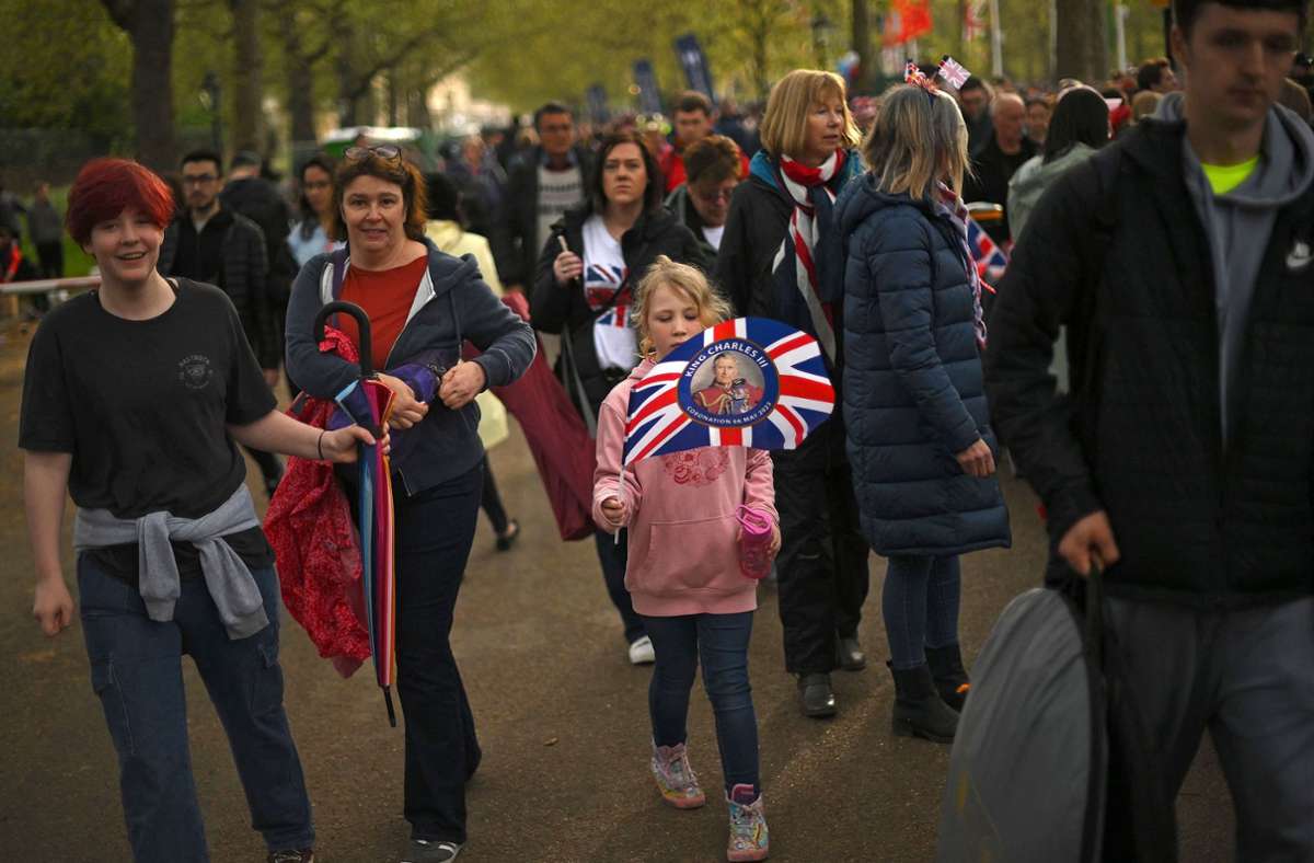 Begeisterte Royal-Fans strömen zur Londoner Prachtstraße The Mall.