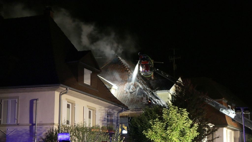 Brand in Ettlingen: Defekte Tischlampe verursacht  Feuer