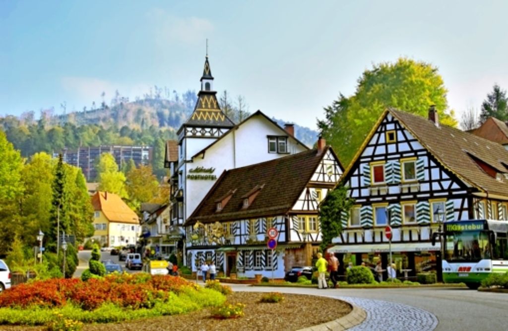 Das traditionsreiche Hotel im Kurort Bad Herrenalb (Landkreis Calw) war viele Jahre ein erfolgreiches Sterne-Lokal am Rand des Nordschwarzwalds. Es ist eines der ältesten Häuser im Südwesten, seine Geschichte reicht zurück bis ins 12.Jahrhundert.