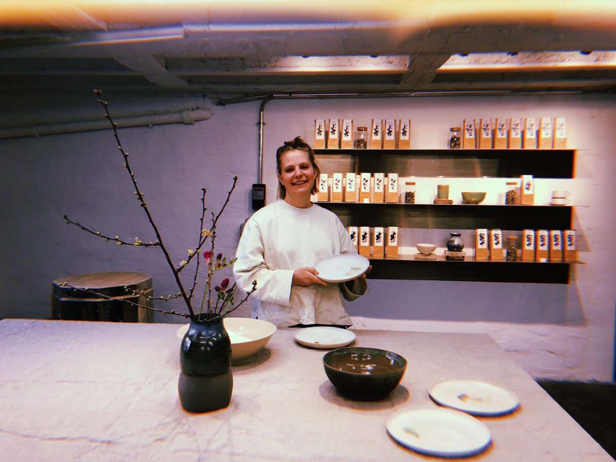 Grasler Tee und Keramik sind Werkstatt und Laden in einem, das war Lena Grasler vor Anfang an wichtig. Foto: Tanja Simoncev