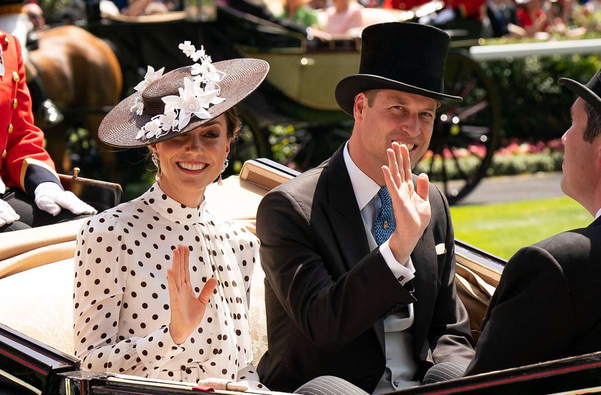 Manche Briten wünschen sich, dass nach dem Tod der Queen das Zepter gleich an die jüngere Generation weitergegeben wird. Kate und William dürften diesen Wunsch nicht teilen – sie scheinen froh zu sein, dass sie noch eine Weile in der zweiten Reihe stehen dürfen.