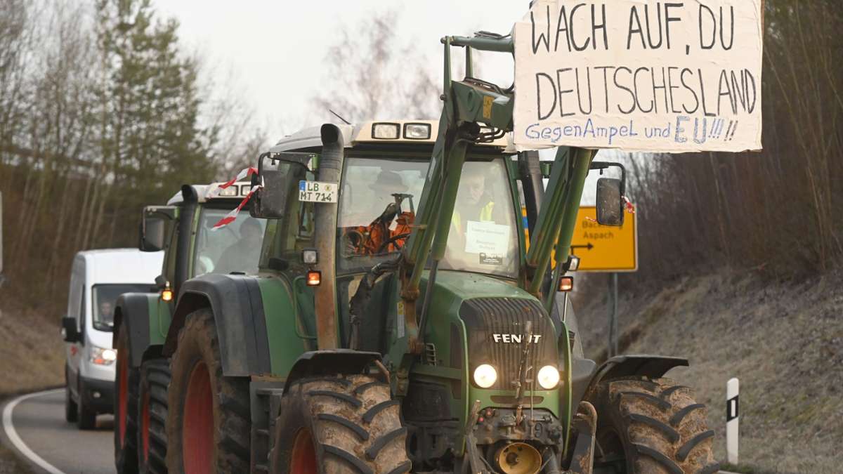 Demo der Bauern: Landwirte treffen sich in Ludwigsburg zum Hupkonzert