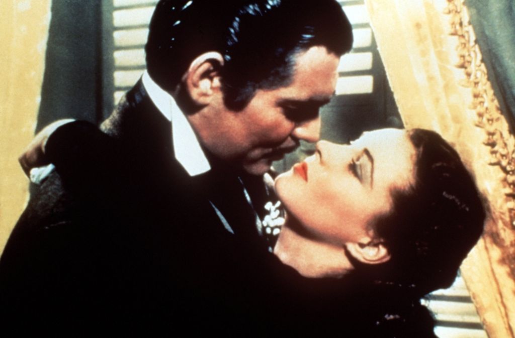 Tief in die Augen sehen sich Scarlett O’Hara (Vivien Leigh) und Rhett Butler (Clark Gable) im Film „Vom Winde verweht“ aus dem Jahre 1939 kurz vor ihrem legendären Kuss.