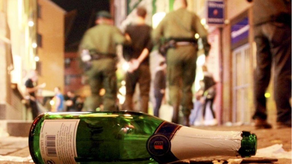 Fellbach/Waiblingen: Vier Betrunkene schlagen  Polizisten