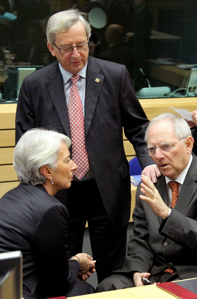 Schäuble (im Bild mit IWF-Chefin Christine Lagarde und EU-Kommissionschef Jean-Claude Juncker) selbst kommentierte seinen Abgang als Bundesfinanzminister für seine Verhältnisse fast sentimental: „Ich habe mich schon vor der Wahl entschieden, es nicht mehr zu machen. Weil, acht Jahre sind genug. Aber natürlich ist auch ein gewisser Abschiedsschmerz dabei.“