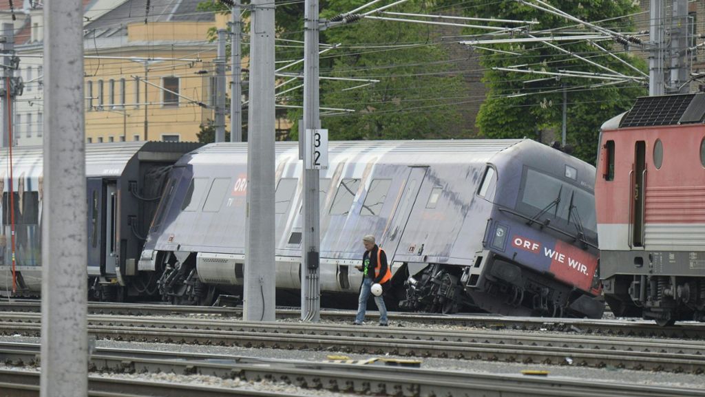 Zugunglück in Österreich: Neun Verletzte - Ursache unklar