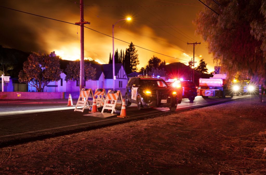 Die Gesamtzahl der von den Waldbränden betroffenen Bewohner in Südkalifornien liegt bei mindestens 150 000.