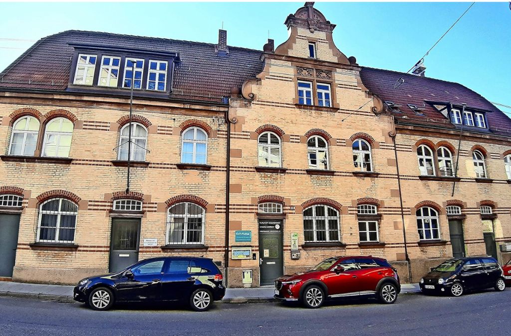Das Gebäude  Stümpfelbacher Straße 38 trägt jetzt den Namen Julius-Lusser-Haus. Foto: Elke Hauptmann