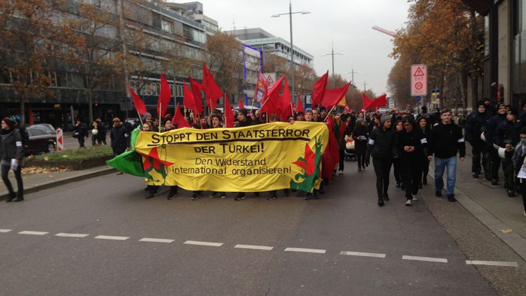 Demo in Stuttgart gegen Türkeipolitik: Harsche Kritik an Erdogan und an der Bundesregierung