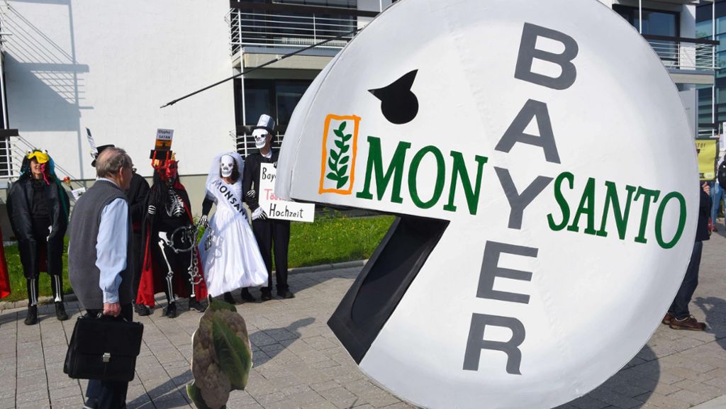  Der Aktienkurs der Bayer-Aktie brach im frühen Handel im Dax um rund 10 Prozent ein. Hat Bayer-Chef Werner Baumann die Risiken beim rund 63 Milliarden Dollar schweren Kauf von Monsanto unterschätzt? 