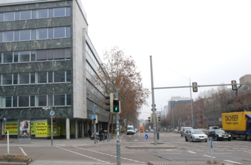 9. Dezember: Wie lautet der ursprüngliche Name der Theodor-Heuss-Straße? (A) Hauptstraße. (Sch) Rote Straße. (D) Breite Gasse.