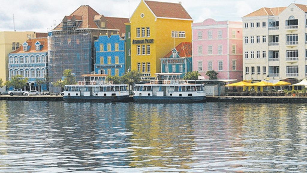 Karibik: Blue Curaçao gibt’s auch in Rot