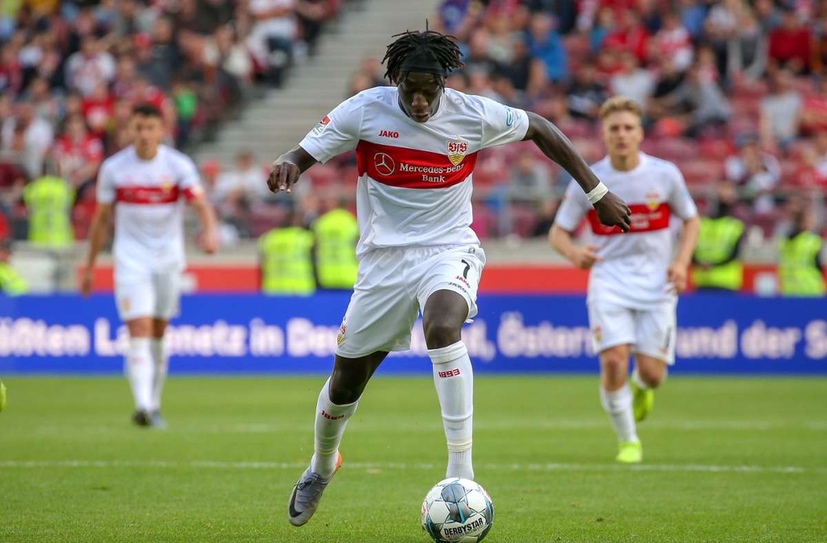 Tanguy Coulibaly (Note: -) Kam in der Schlussphase zu seinem Profidebüt beim VfB Stuttgart, ersetzte für die letzten gut zehn Minuten Silas Wamangituka. Für eine ausführliche Bewertung allerdings zu spät.