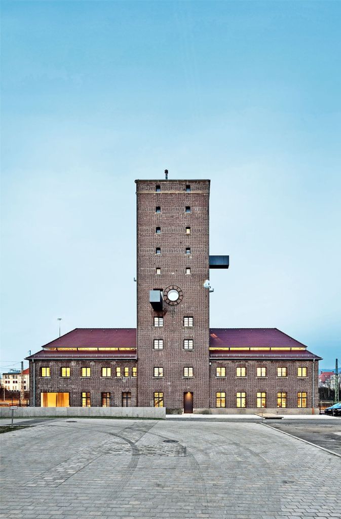 ... an den Tankturm in Heidelberg, mit dessen Sanierung die Architektenarbeitsgemeinschaft Loebner Schäfer Weber beweist, dass auch ein Industriedenkmal zum Hingucker werden kann.