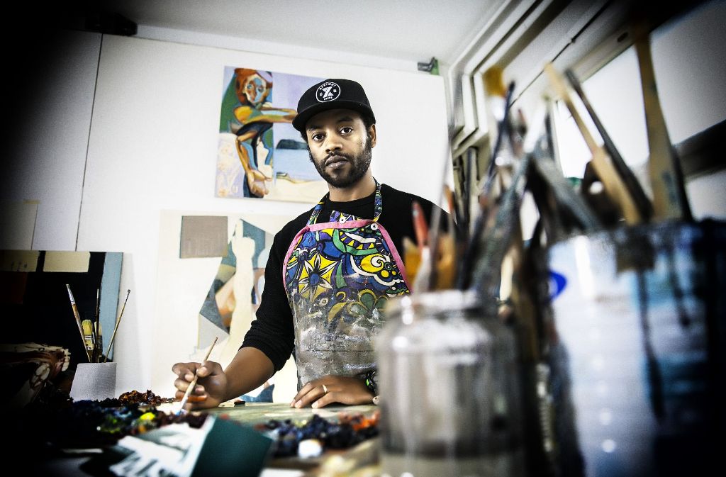 Im Atelier lässt sich der Künstler Tesfaye Urgessa stets auf’s Neue überraschen.