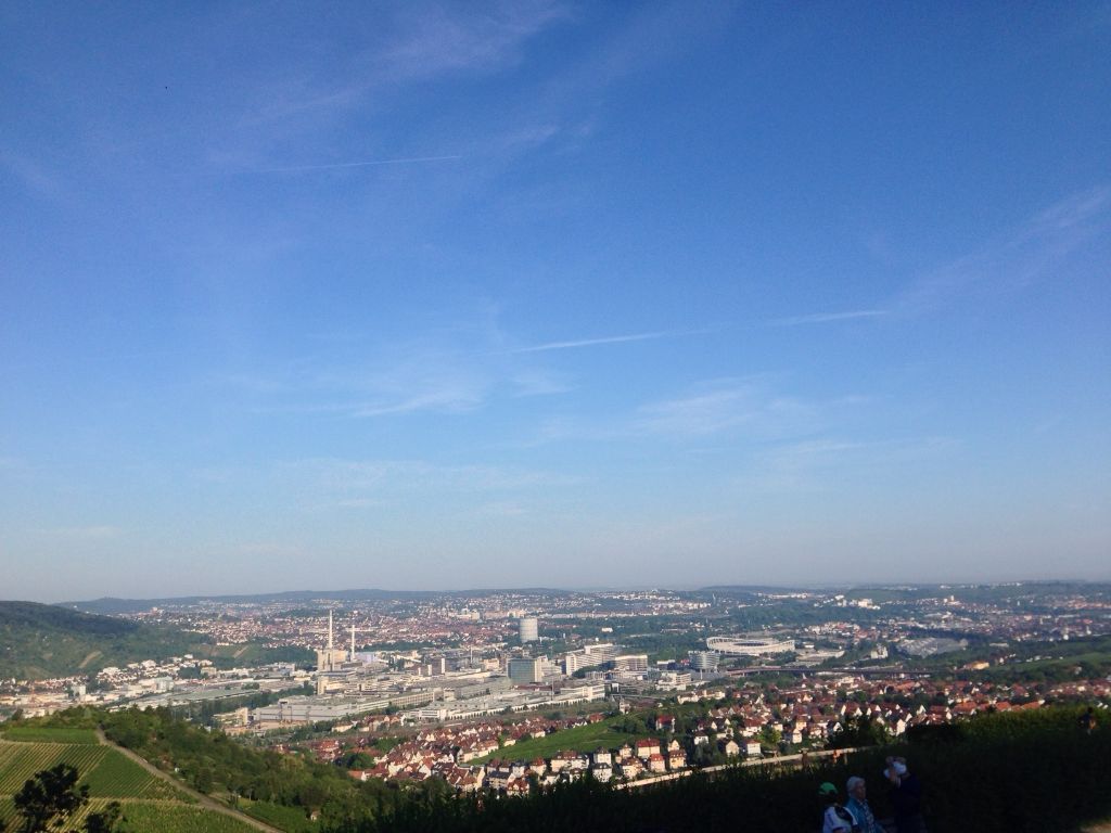 7.25 Uhr: 411 Meter über dem Meer gibt es vom Württemberg aus einen tollen Blick über Stadion und Gaskessel.